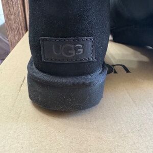 Women’s Black Uggs Mini Bailey Button II - Size 10 - NIB